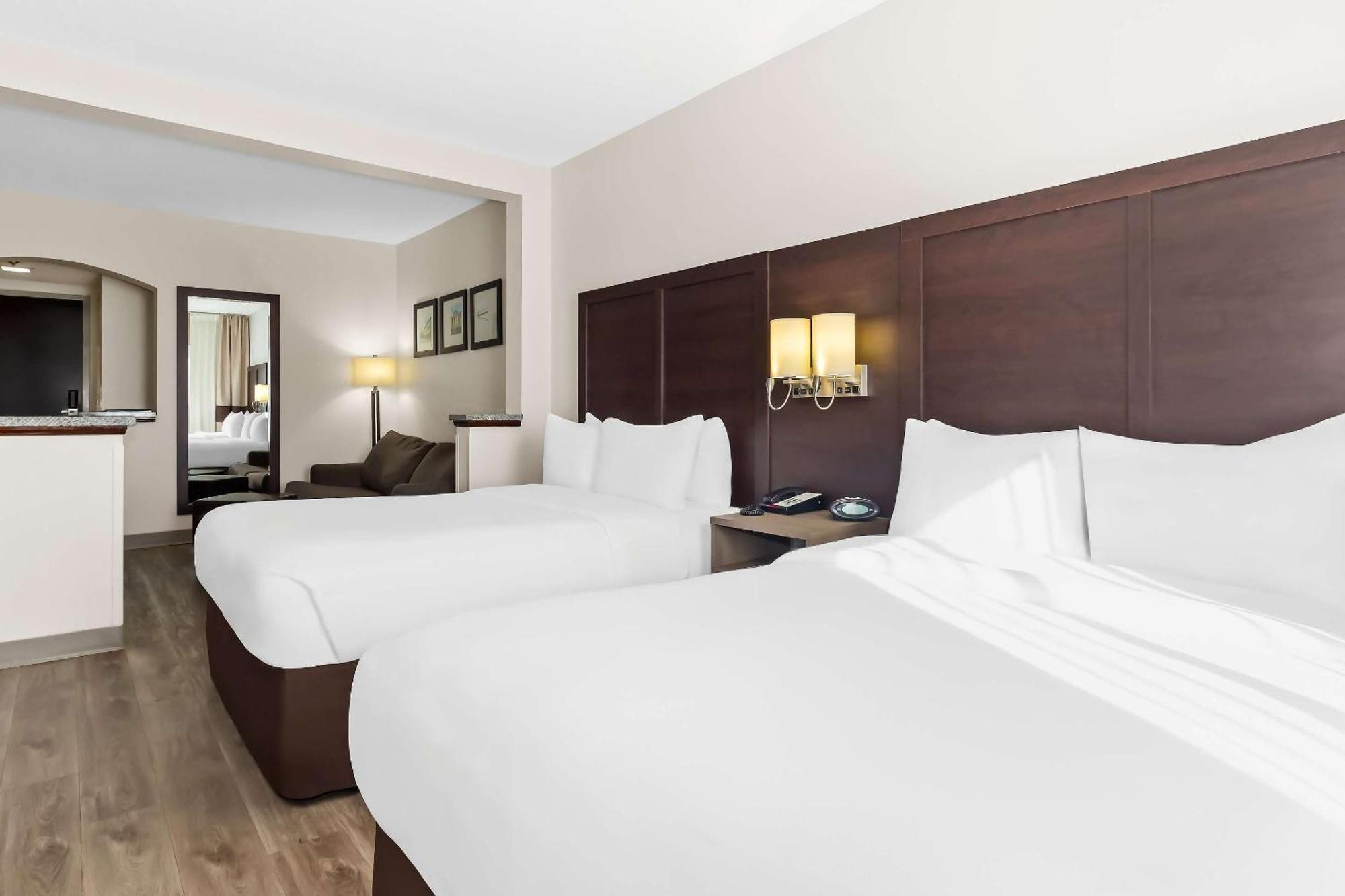 Double Suite with Two Double Beds - Non-Smoking